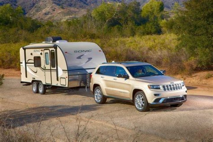 Can a Jeep Cherokee Sport pull a trailer?