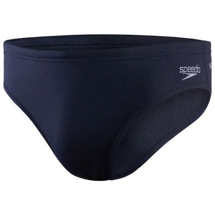 Can I wear speedo to public pool?