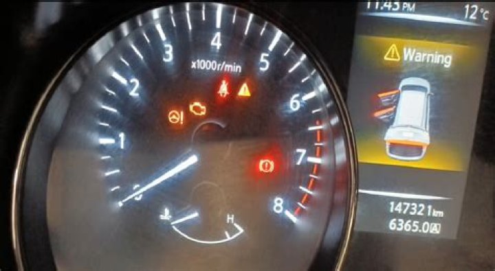 Can low oil pressure cause check engine light come?