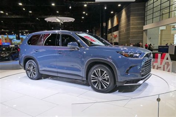 Can you flat tow a Toyota Highlander AWD?