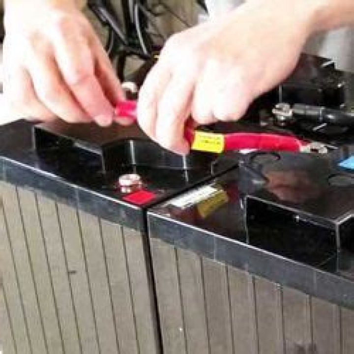 Can you mix 6 volt and 12 volt batteries?