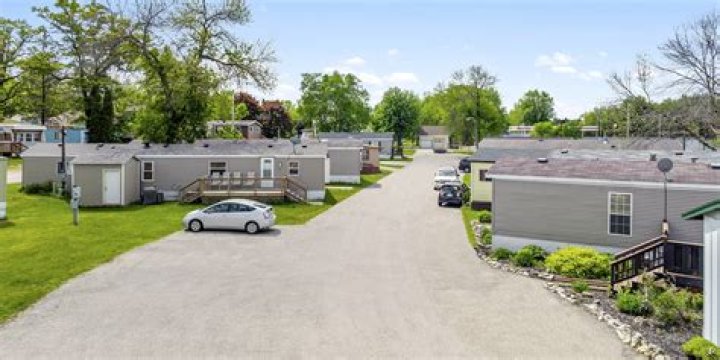 Can you permanently live in a trailer park?