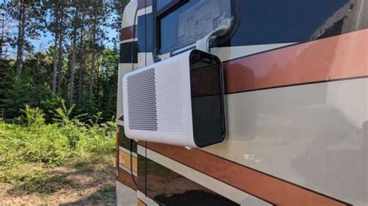 Can you run a travel trailer air conditioner while driving?