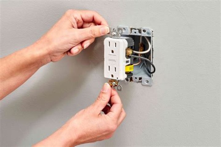 Can you test and reset a GFCI without power?