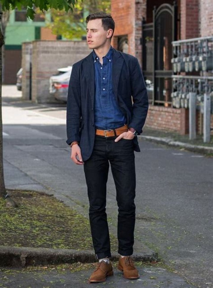 Do blue jeans go with a navy blue shirt?