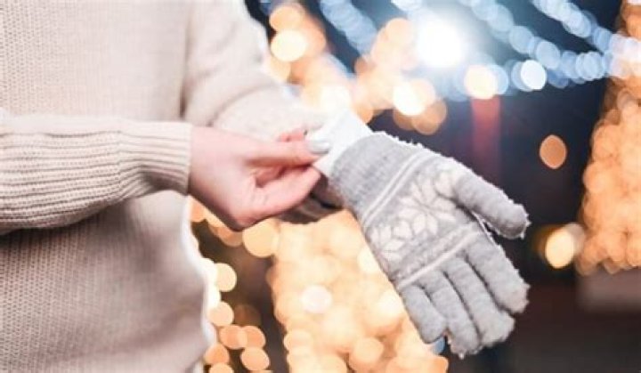 Do gloves keep your hands warm?