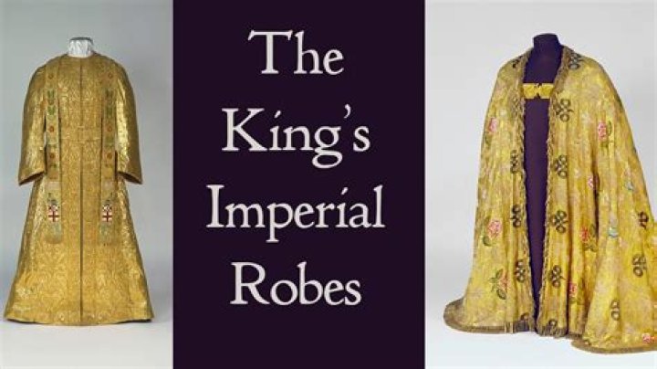 Do Kings have robes?