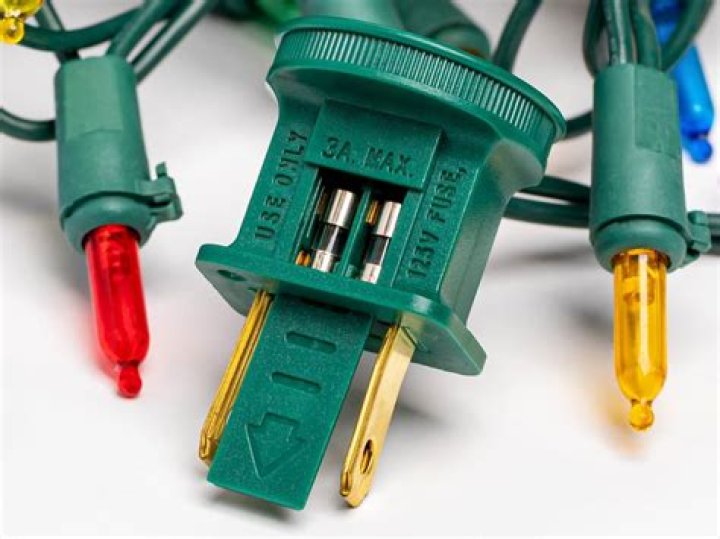 Do refrigerator lights have fuses?
