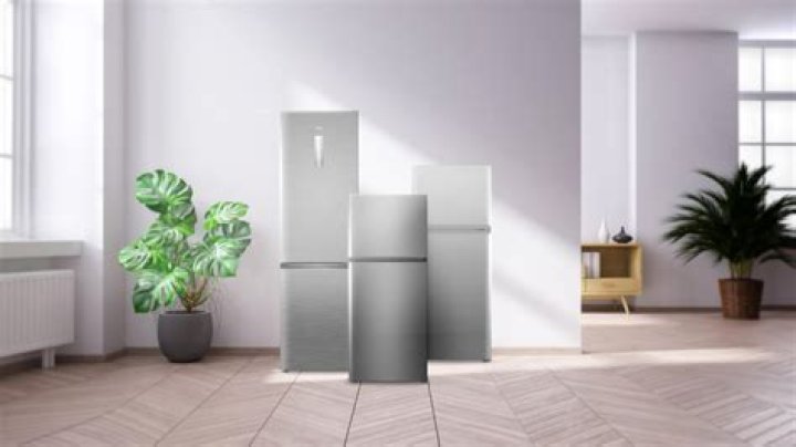 Does a fridge use AC or DC?