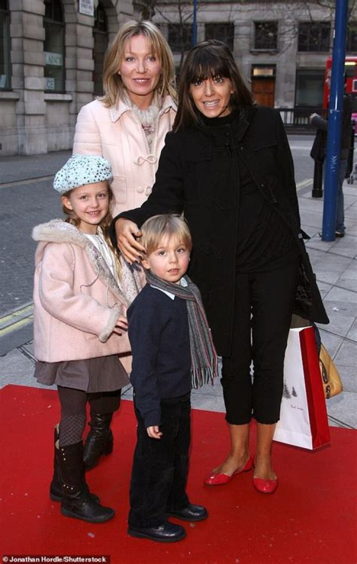 Does Claudia Winkleman have siblings?