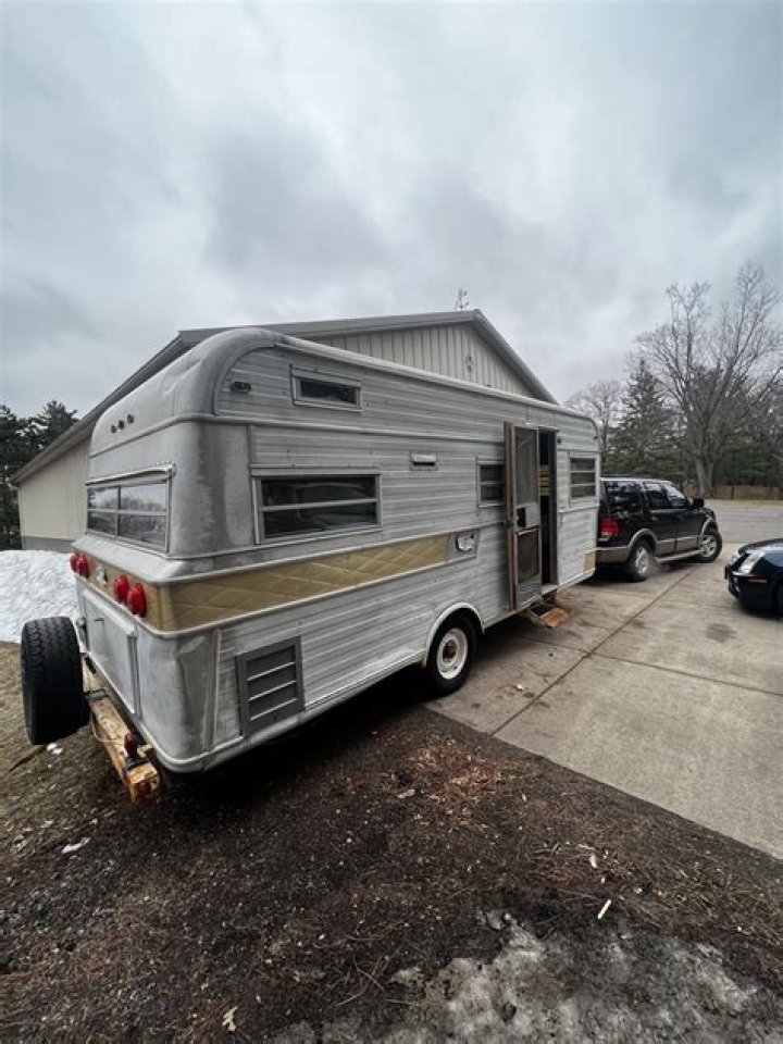 Does Holiday Rambler still make campers?