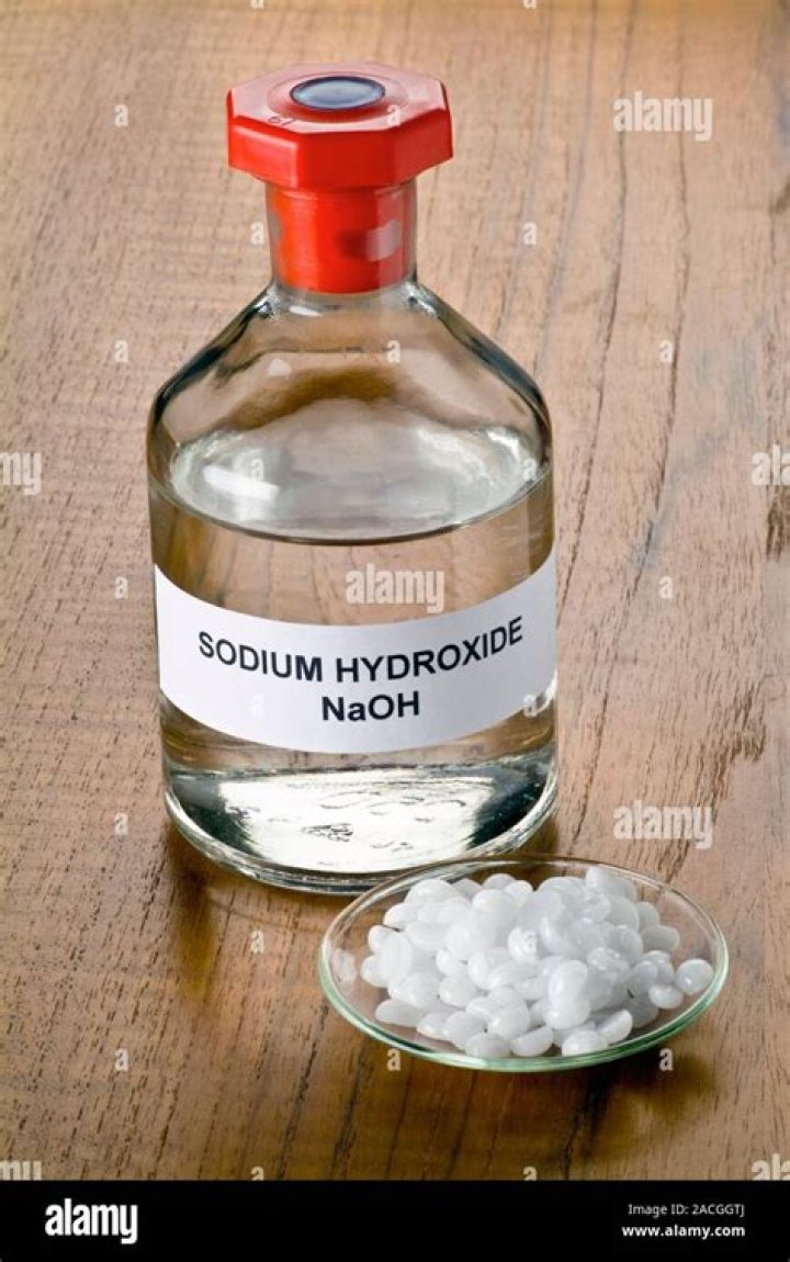 Does sodium hydroxide remove paint