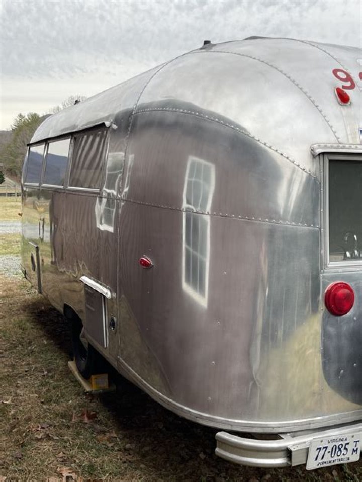 How big is a 1961 Safari Airstream trailer?