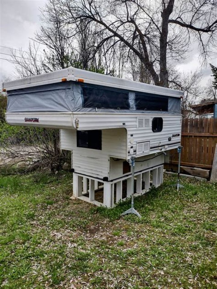 How big is a 1989 Skamper pop up camper?