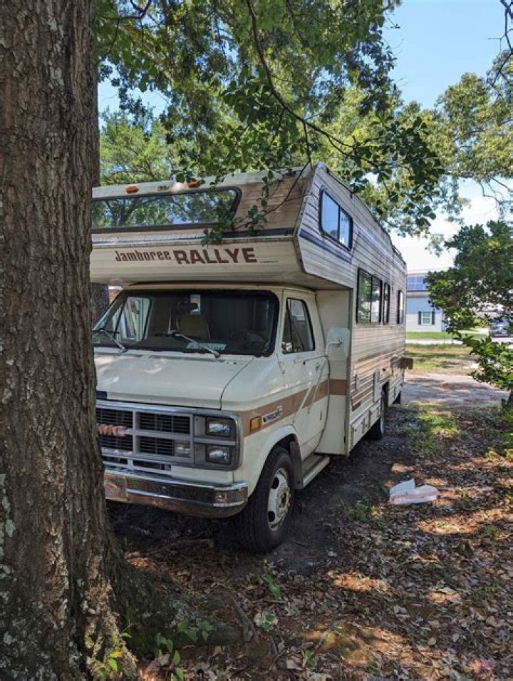 How big is a 1997 Fleetwood Jamboree Rallye?