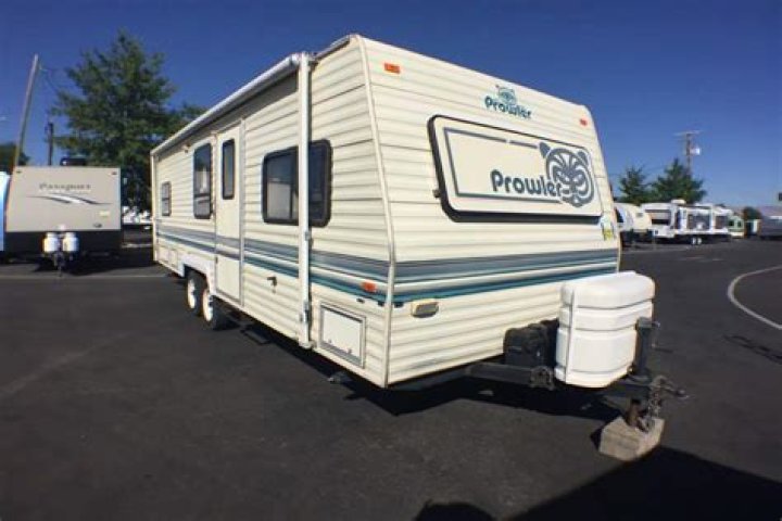 How big is a 1998 Fleetwood Prowler 5th Wheel?