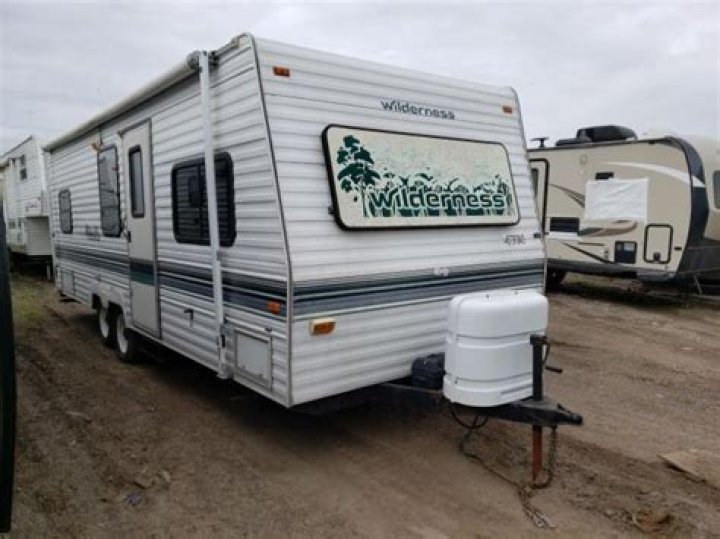 How big is a 2000 Fleetwood wilderness camper?