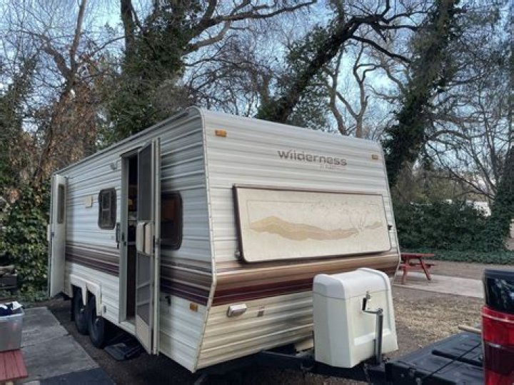 How big is a 2004 Fleetwood travel trailer?