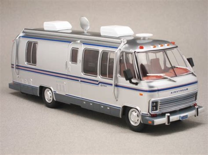 How big is an Airstream Excella 280 motorhome?
