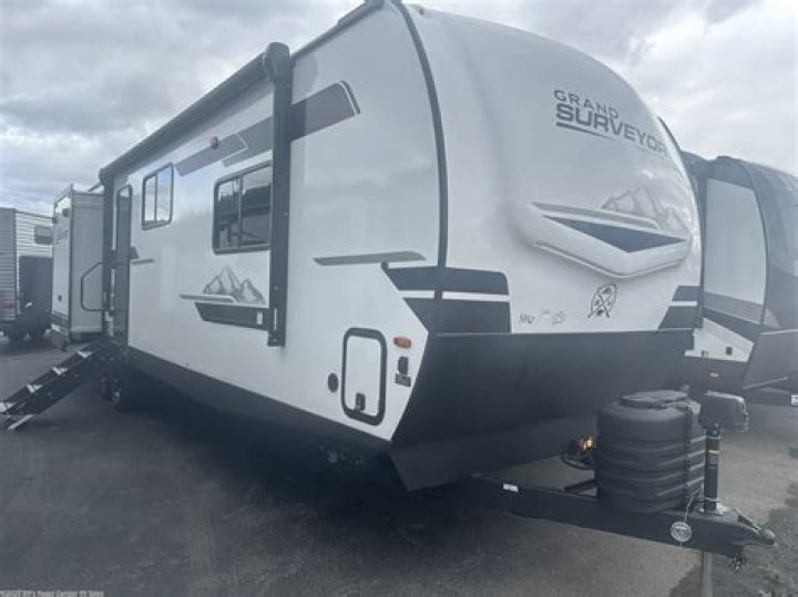 How big is the Grand surveyor 5th Wheel?