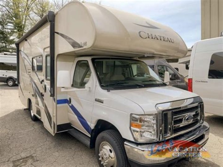 How big is the Thor Motor Coach Chateau?
