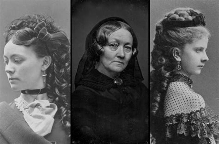 How did colonists wear their hair?