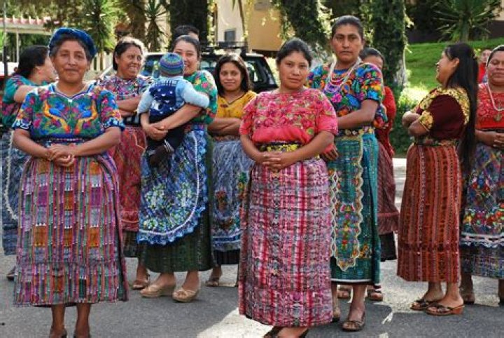 How do Guatemalans make their clothes?