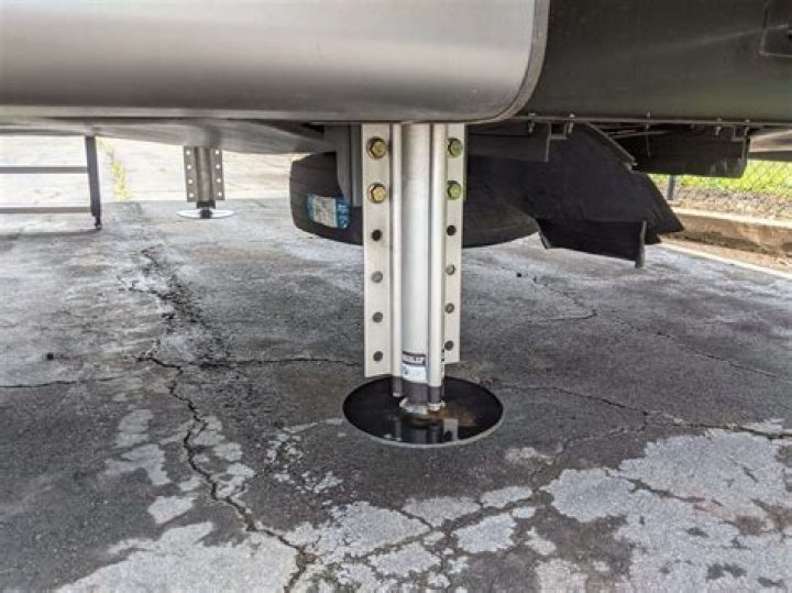 How do I stabilize my camper trailer?