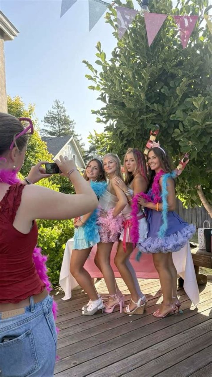 How do you dress for a fancy party?