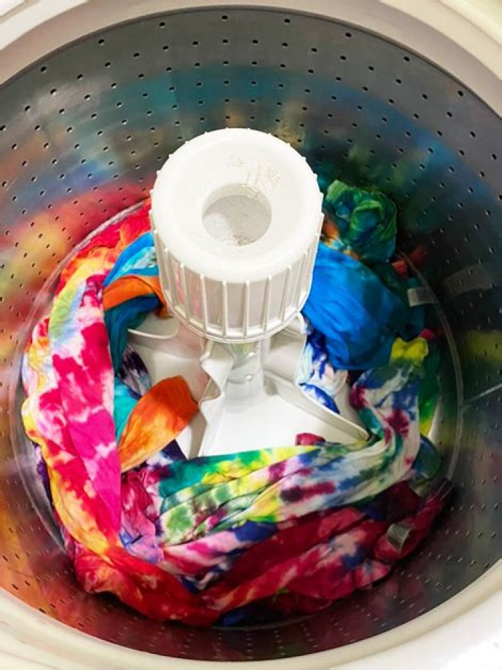 How do you wash a tie dye shirt in the washing machine?