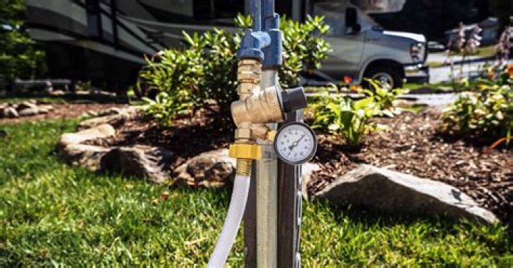 How does an RV water pressure regulator work?