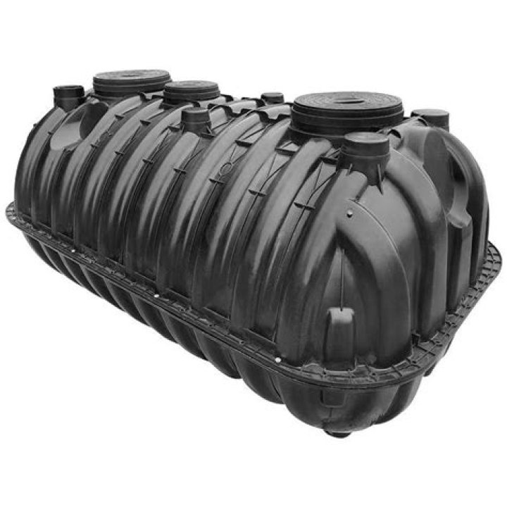 How long does a 50 gallon black water tank last?