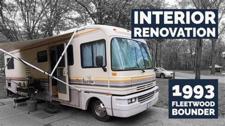 How long is a 1993 fleetwood Bounder?