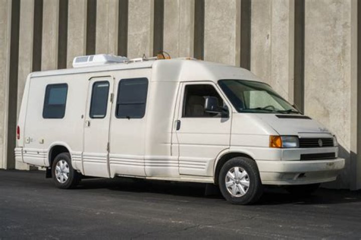 How long is a 1995 Winnebago Rialta?