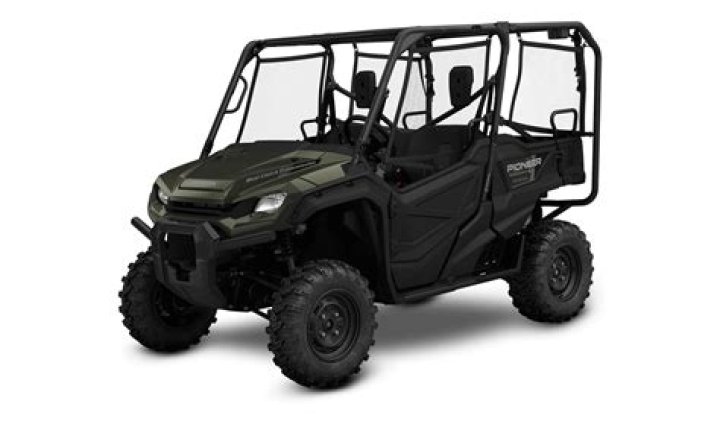 How much does a 2005 Fleetwood Pioneer weight?