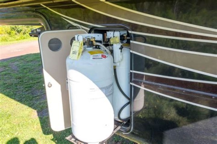 How much does it cost to fill RV propane tank?