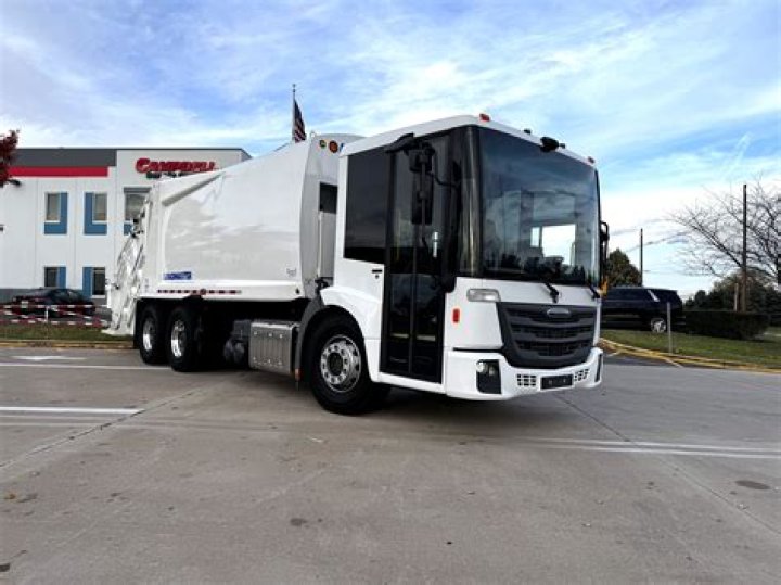 How to contact Freightliner Custom Chassis customer support?