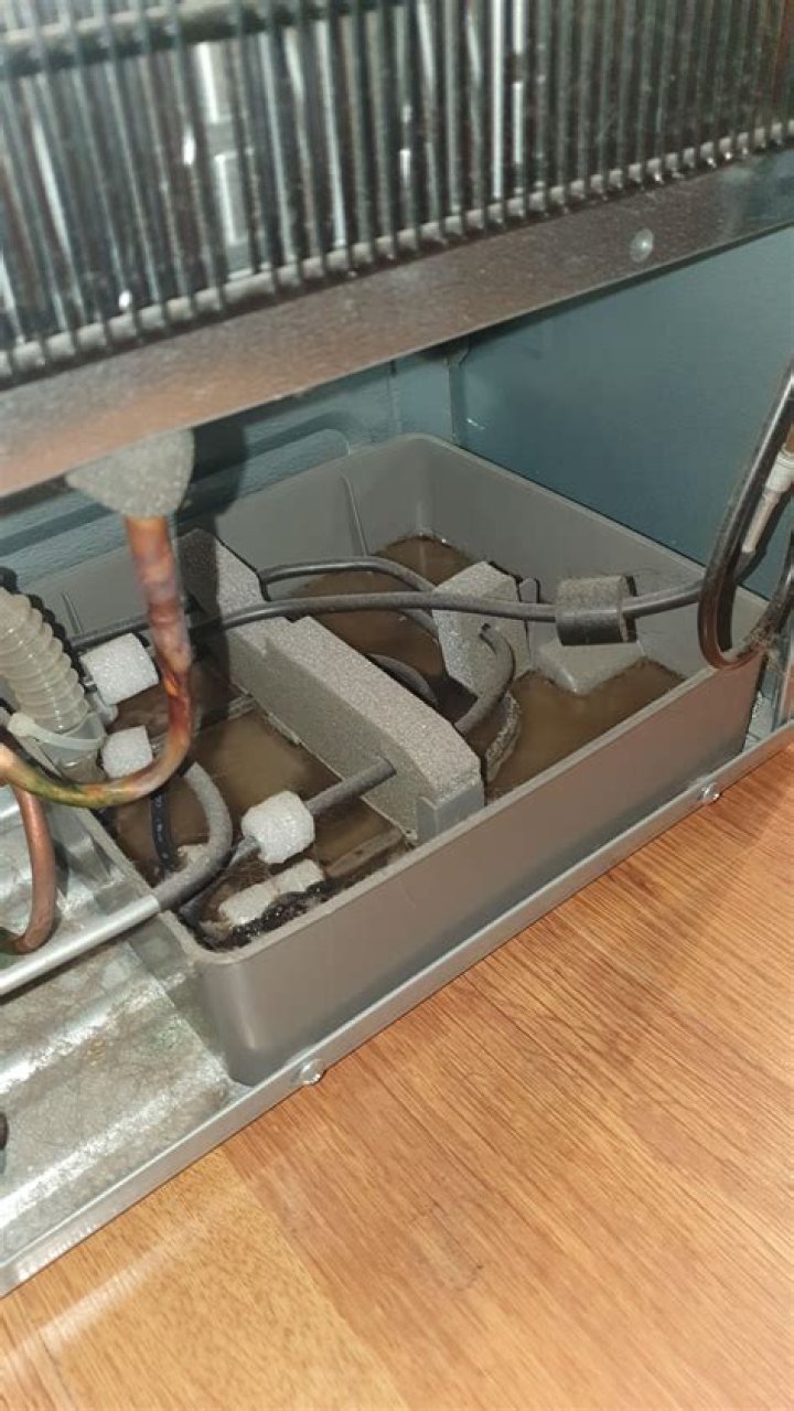 Is it normal for lights to flicker on a generator?