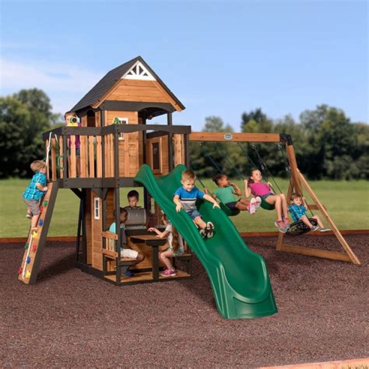 Is the Fleetwood discovery a 4 slide coach?
