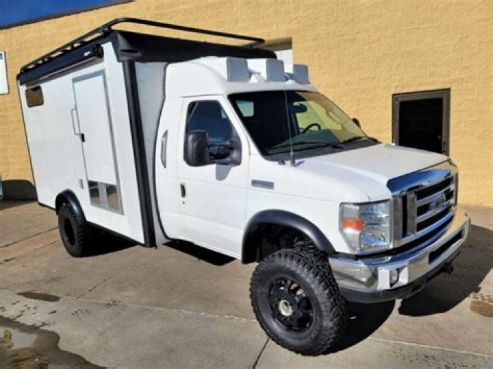 Is the Ford E450 Super Duty Mobile camper clean?