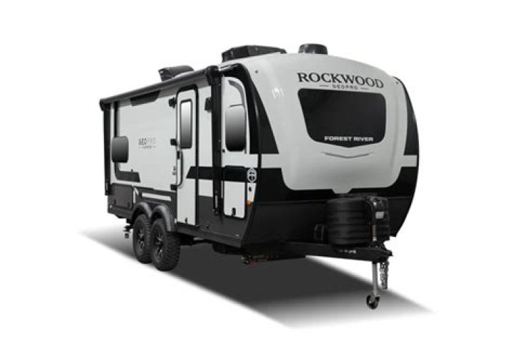 Is there an outside shower in Rockwood Forest River?