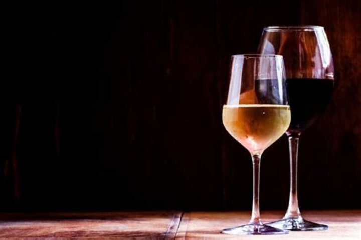 Should wine glasses be chilled