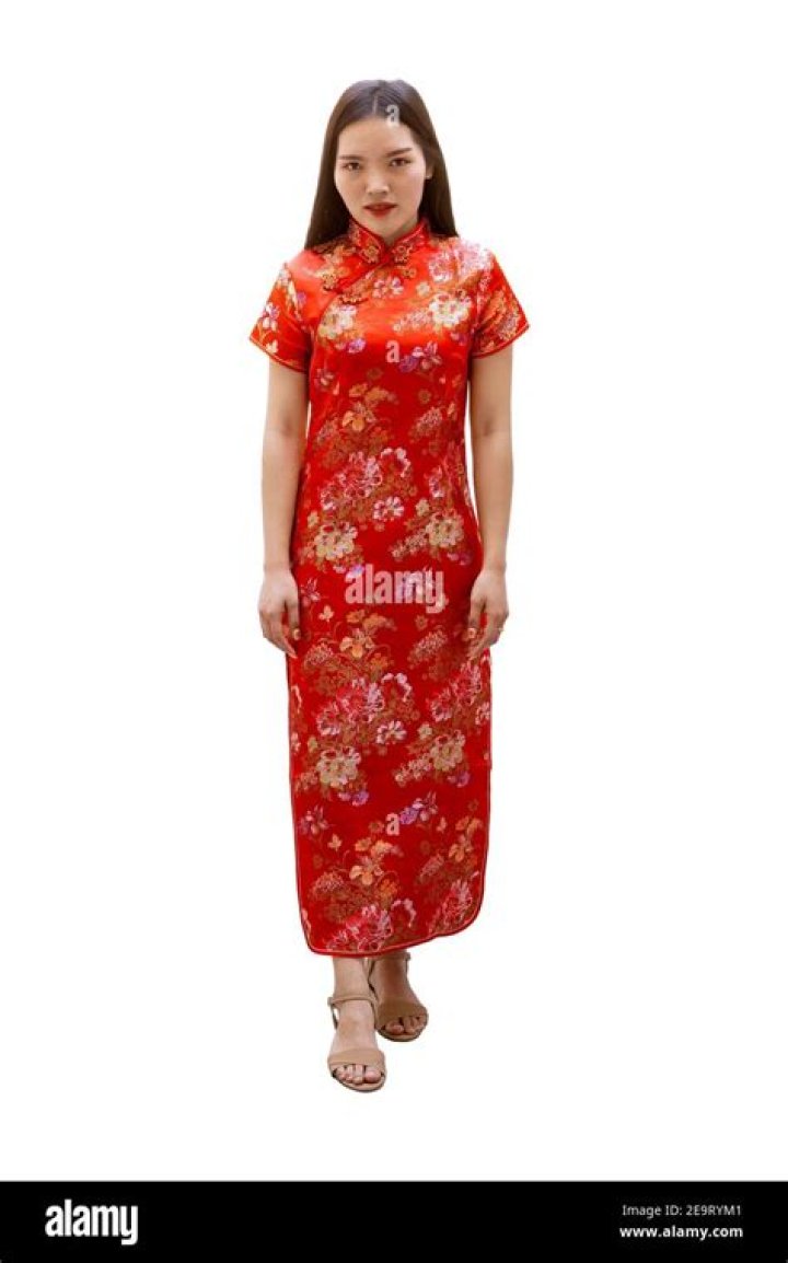 What are the dresses called that Chinese people wear?