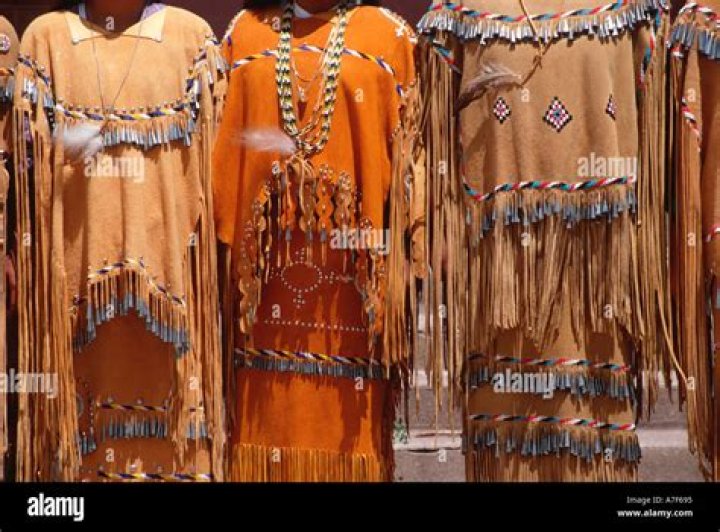 What clothes did the Apache woman wear?