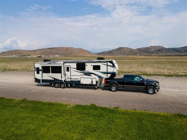 What is 5th wheel dry weight?