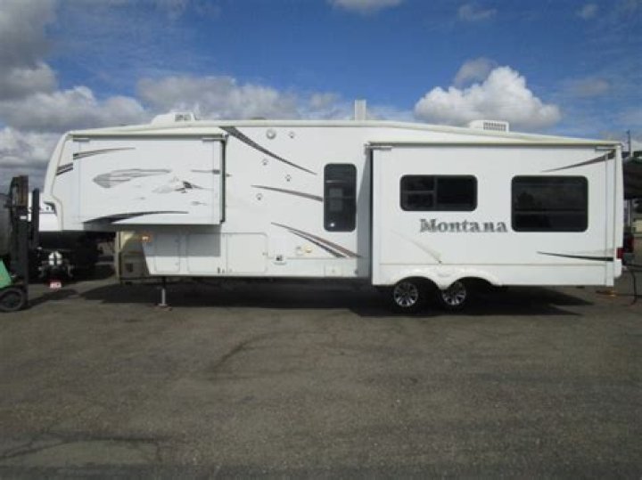 What is a 2007 Montana 5th Wheel worth?