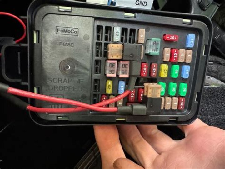 What is in the fuse box on a Ford F-53?