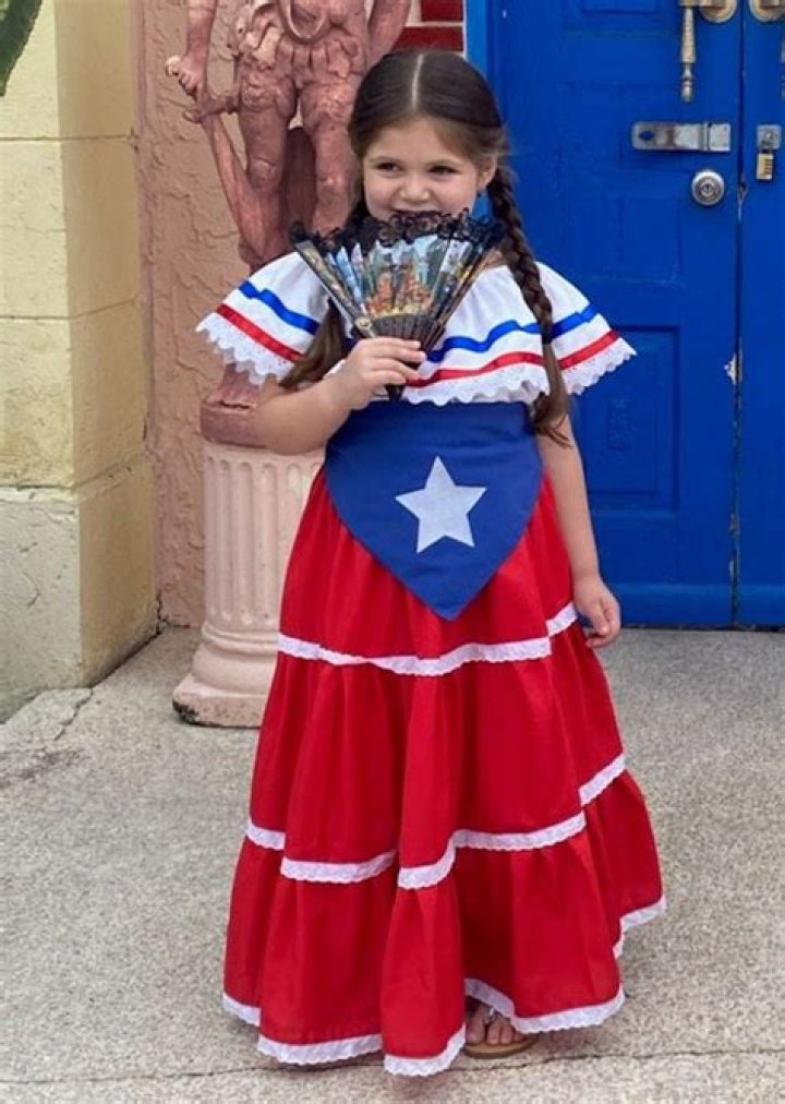 What is the traditional dress in Puerto Rico?