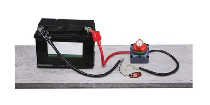 What kind of battery disconnect switch does IntelliTec use?