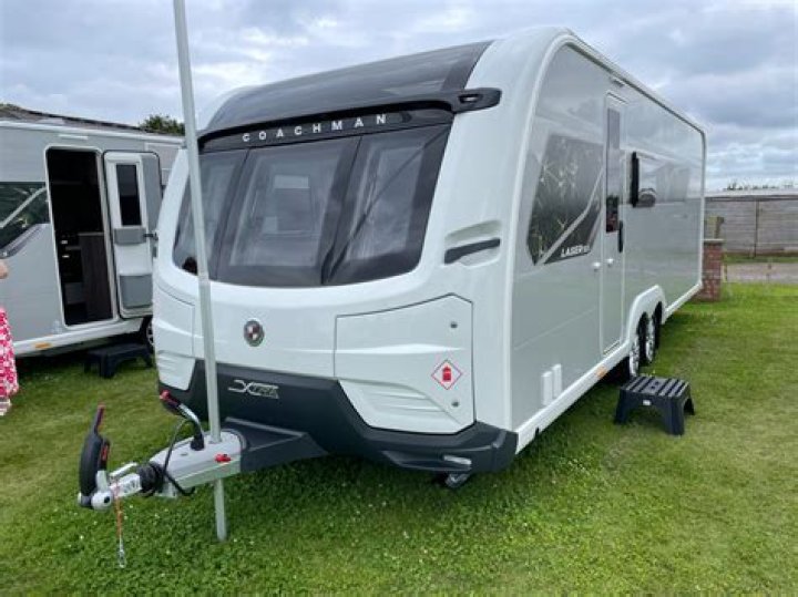 What kind of bed does a coachman caravan have?